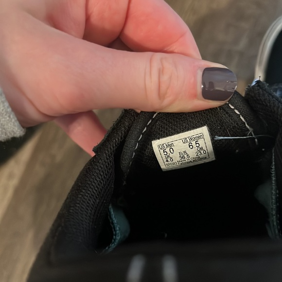 Black vans. - Picture 3 of 3